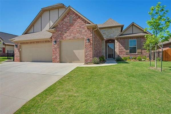 2405 Milano Lane, The Village, OK 73120