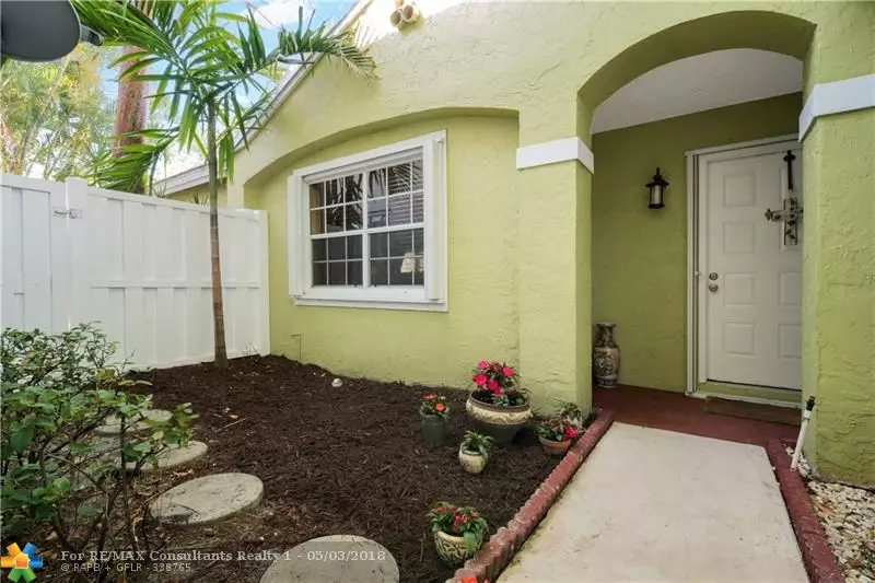 9842 NW 2nd Ct, Plantation, FL 33324