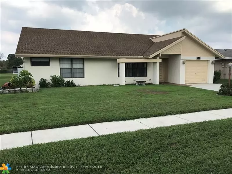 8327 Waccamaw Ln, Lake Worth, FL 33467