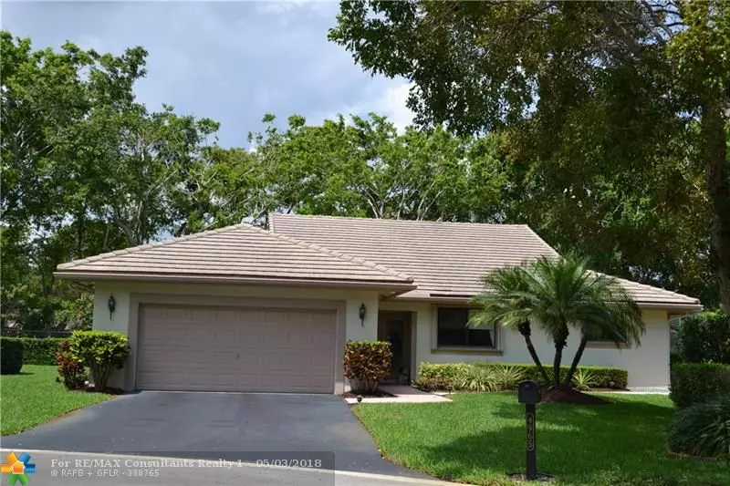 4965 Pine Tree Dr, Boynton Beach, FL 33436