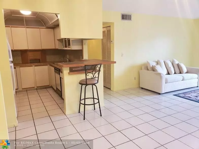 8140 SW 24th St  #104, North Lauderdale, FL 33068