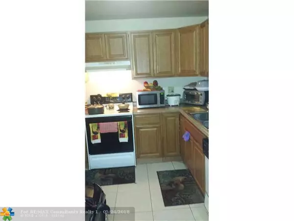 Deerfield Beach, FL 33064,4334 NW 9TH AV  #9-2A