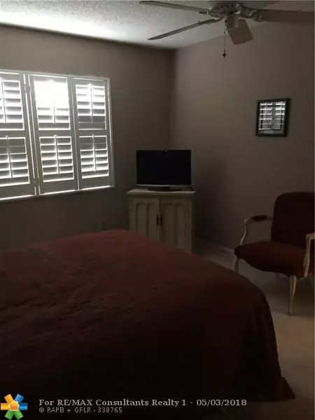 Sunrise, FL 33322,9661 Sunrise Lakes Blvd  #211