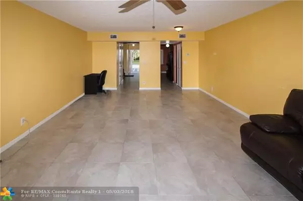 Coral Springs, FL 33071,9909 Riverside Dr  #12-2