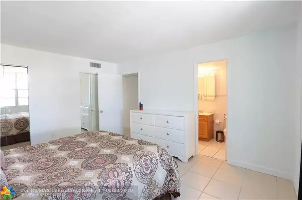 Miami Beach, FL 33141,6801 Indian Creek Dr  #201