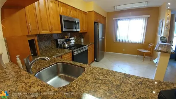 Pompano Beach, FL 33069,2202 S Cypress Bend Dr  #601