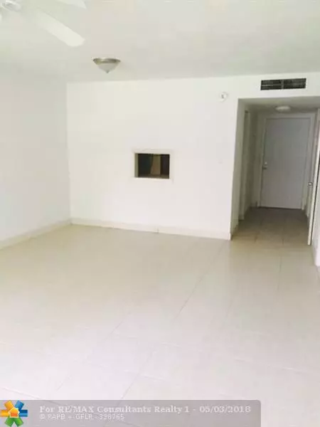 Miami, FL 33179,1540 NE 191st St  #210