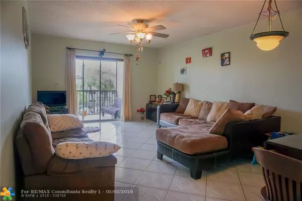 Pompano Beach, FL 33060,255 S Cypress Rd  #338