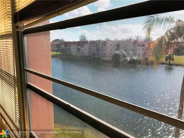 Sunrise, FL 33322,8040 Sunrise Lakes Dr N  #301