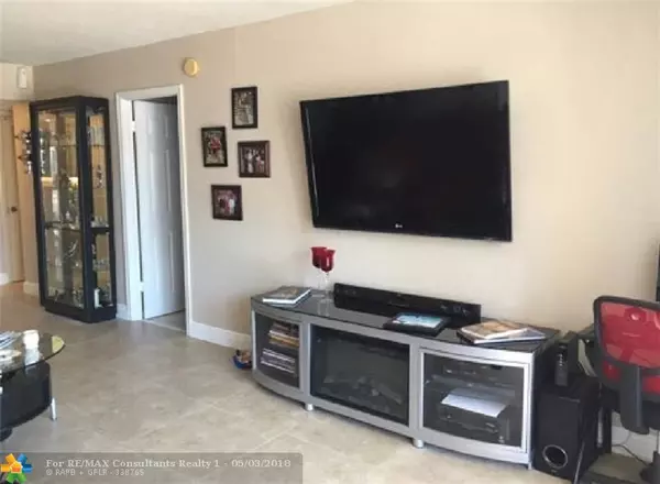 Hallandale, FL 33009,1801 S Ocean Dr  #433