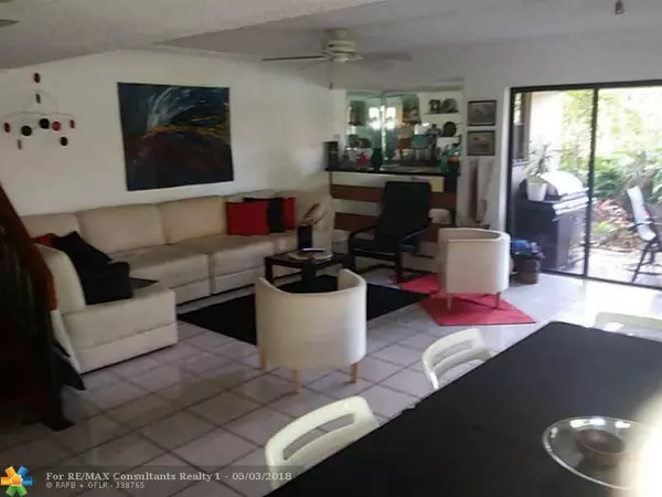 Weston, FL 33326,355 Fern Dr  #7-5