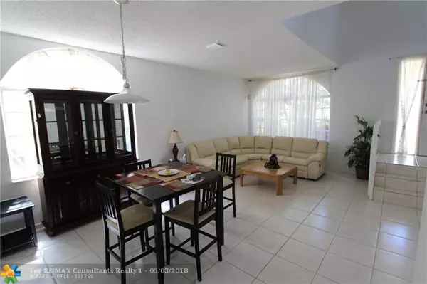 Coral Springs, FL 33071,527 NW 87th Ln