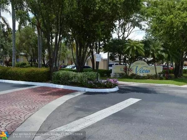 Oakland Park, FL 33309,2851 N Oakland Forest Dr  #211