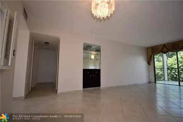 Boca Raton, FL 33428,9233 SW 8th St  #311