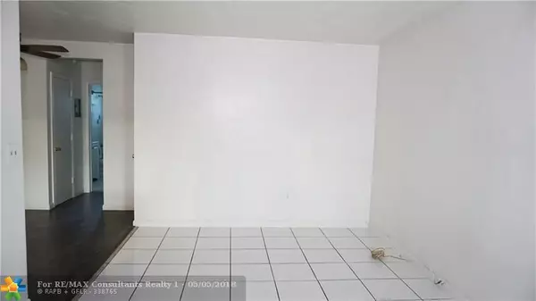 Miami Beach, FL 33141,8040 Tatum Waterway Dr  #2