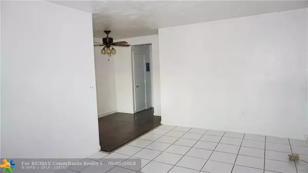 Miami Beach, FL 33141,8040 Tatum Waterway Dr  #2