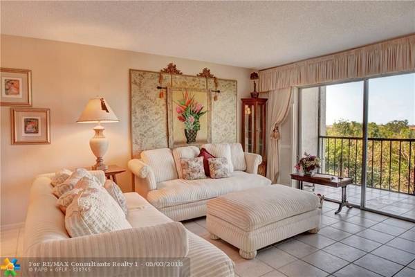 5900 NW 44th St #612, Lauderhill, FL 33319