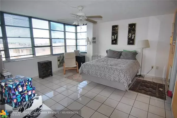 Miami Beach, FL 33141,6855 Abbott Ave  #604