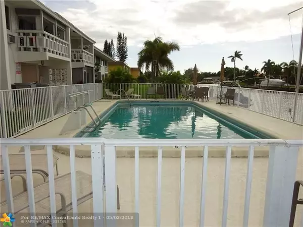 Pompano Beach, FL 33060,800 Pine Dr  #17