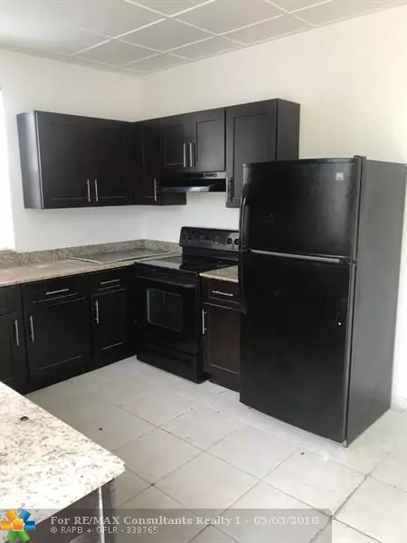 571 W 6th St, West Palm Beach, FL 33404