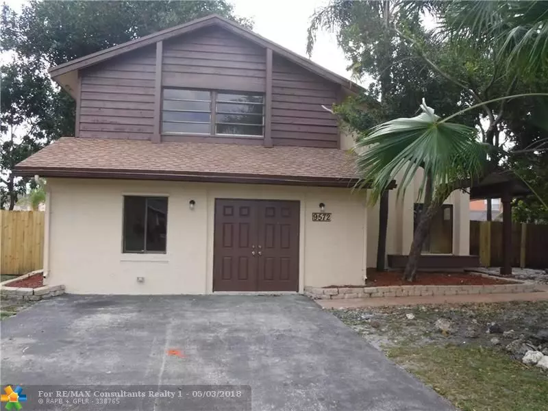 9572 SW 8th St, Pembroke Pines, FL 33025