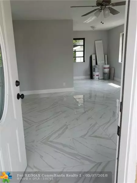 920 NE 155th St, North Miami Beach, FL 33162
