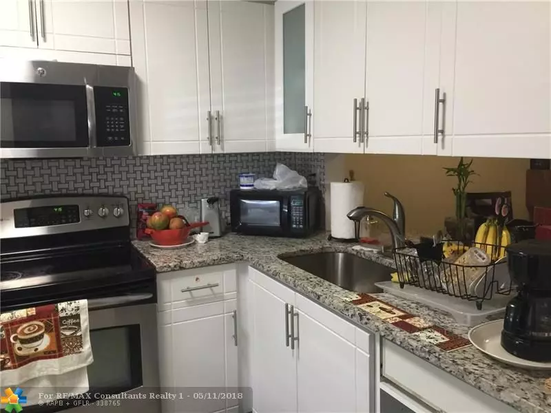 10434 Sunrise Lakes Blvd  #104, Sunrise, FL 33322