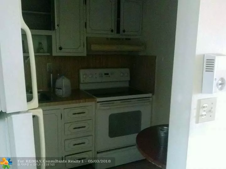 Sunrise, FL 33322,9021 Sunrise Lakes Blvd  #218
