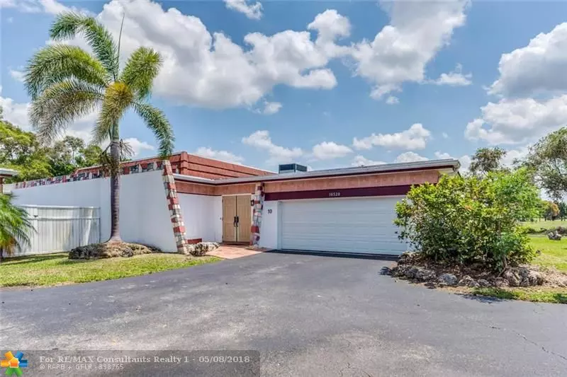 Weston, FL 33326,16520 Country Club Cres  #10