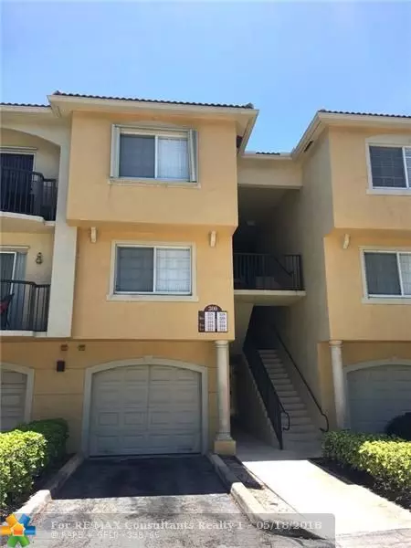 Royal Palm Beach, FL 33411,300 Crestwood Ct  #319