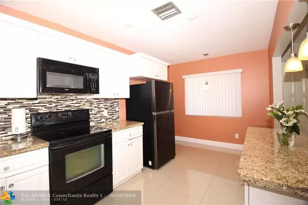 Weston, FL 33326,454 Lakeview Dr  #5