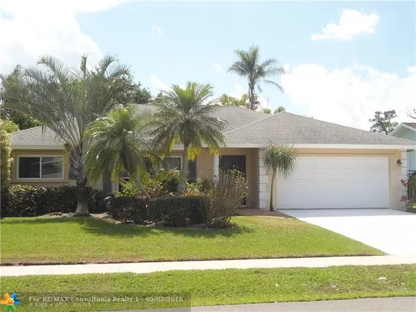 3384 N Lakeview Dr, Delray Beach, FL 33445