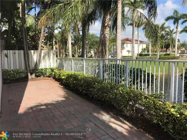 Hollywood, FL 33019,1085 Lyontree St