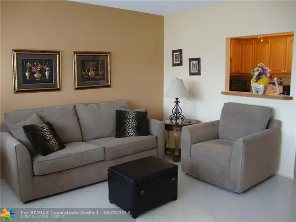 Deerfield Beach, FL 33442,402 Markham S  #402