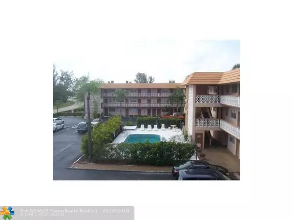 Deerfield Beach, FL 33064,3930 Crystal Lake Dr  #105