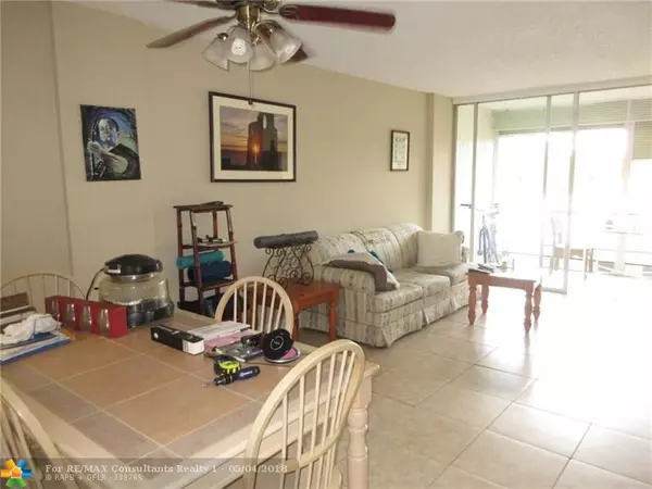 Oakland Park, FL 33309,113 Royal Park Dr  #3H