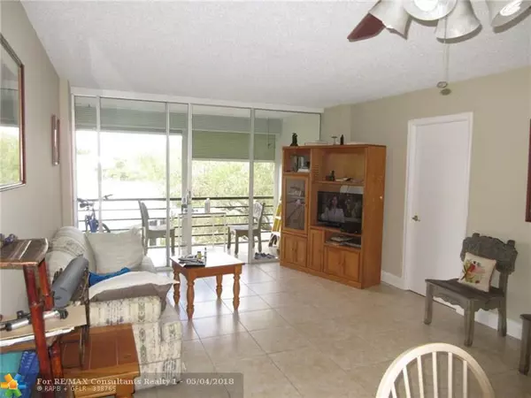 Oakland Park, FL 33309,113 Royal Park Dr  #3H