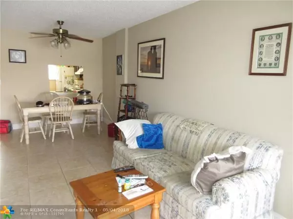 Oakland Park, FL 33309,113 Royal Park Dr  #3H