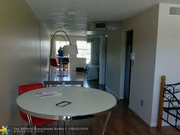 Sunrise, FL 33322,9021 Sunrise Lakes Blvd  #218