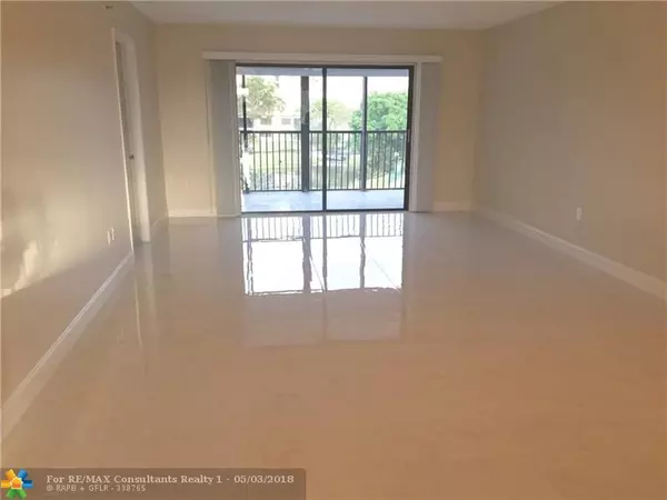 Pompano Beach, FL 33069,2334 S CYPRESS BEND DR  #307