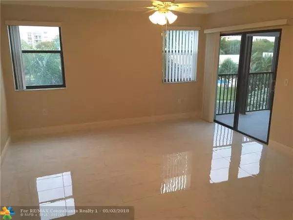 Pompano Beach, FL 33069,2334 S CYPRESS BEND DR  #307