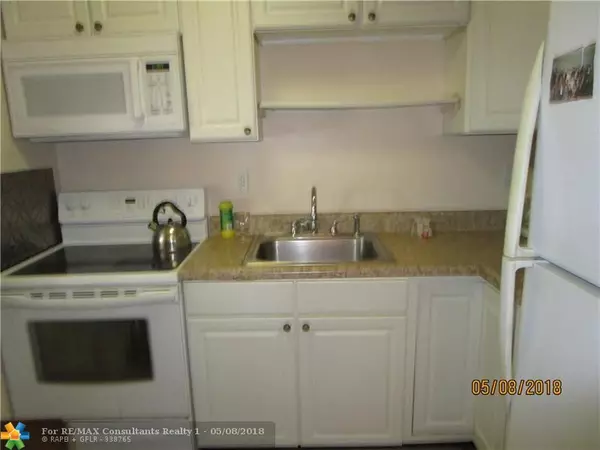 Sunrise, FL 33322,8851 Sunrise Lakes Blvd  #208