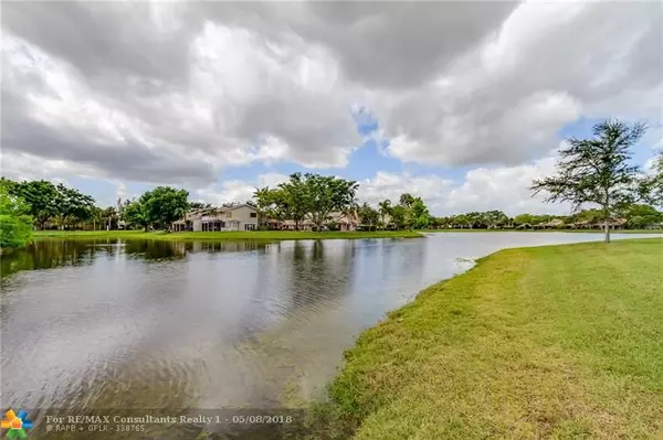 Deerfield Beach, FL 33442,318 LAKESIDE WAY  #318