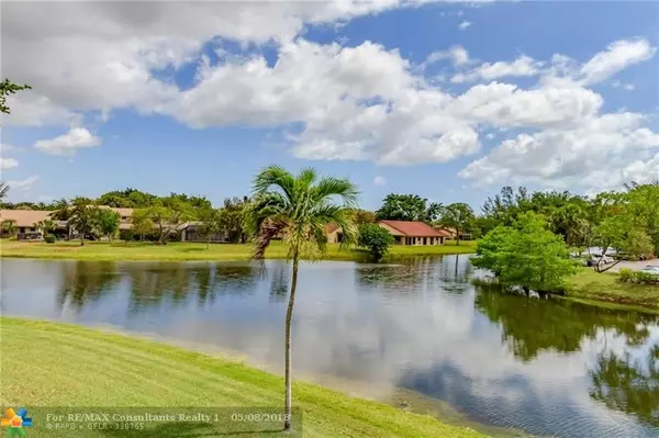 Deerfield Beach, FL 33442,318 LAKESIDE WAY  #318