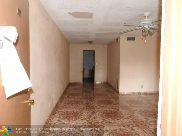 Lauderdale Lakes, FL 33311,2804 NW 39th Way  #201