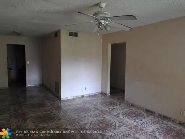 Lauderdale Lakes, FL 33311,2804 NW 39th Way  #201