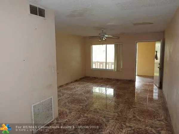 Lauderdale Lakes, FL 33311,2804 NW 39th Way  #201