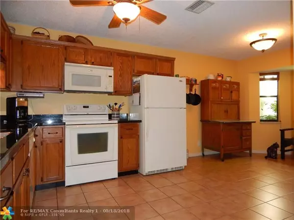 Deerfield Beach, FL 33442,3240 Lake Shore Dr  #3240