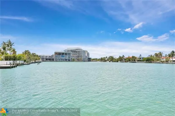 Miami Beach, FL 33140,4720 Pine Tree Dr  #23