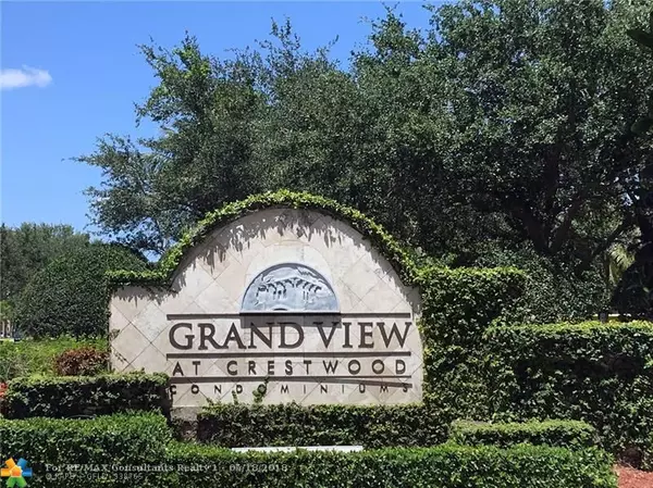 Royal Palm Beach, FL 33411,300 Crestwood Ct  #319